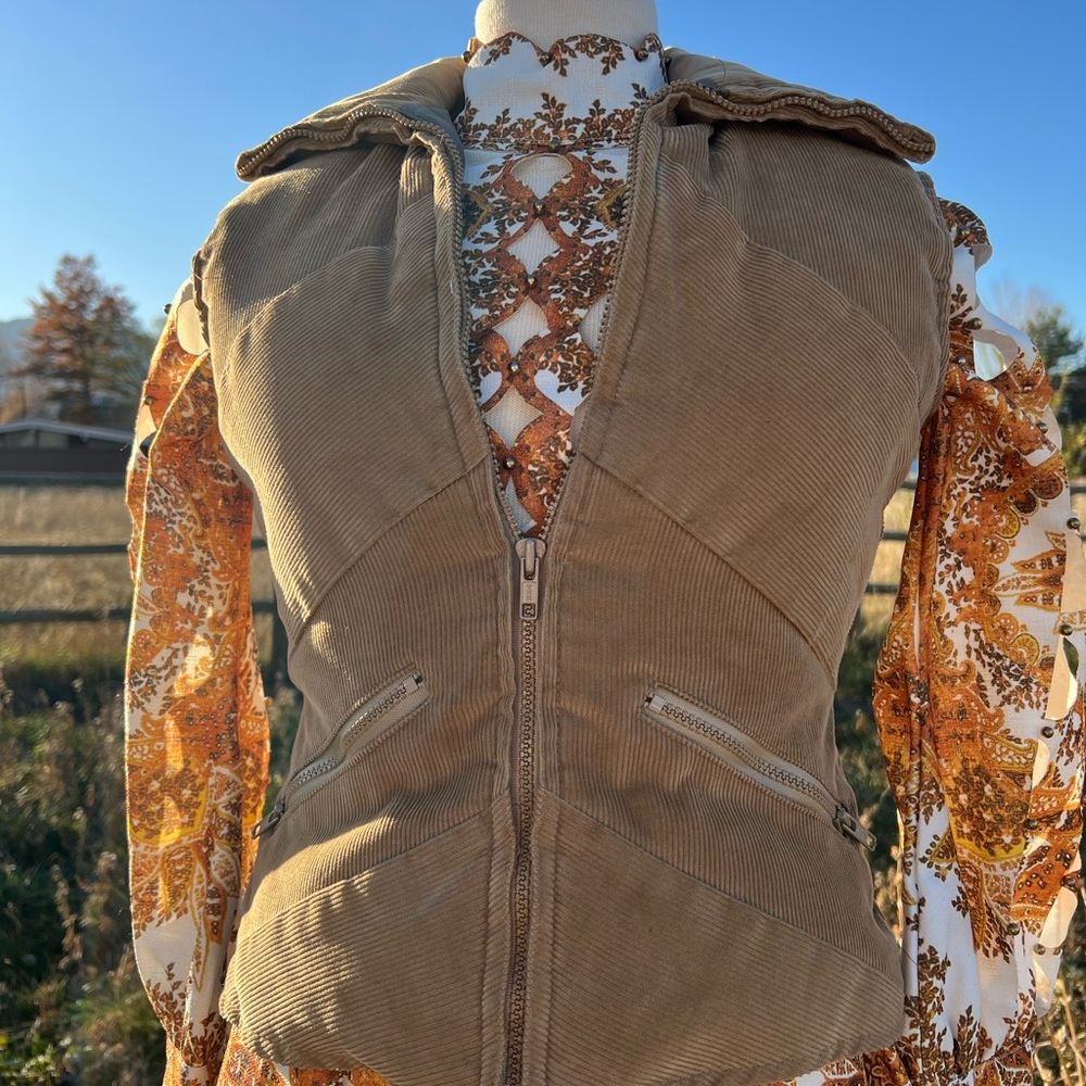 Vintage Women's Corduroy Puffy Vest in Tan